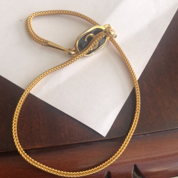 Vintage Gold Tone Necklace - Picture 2 of 3